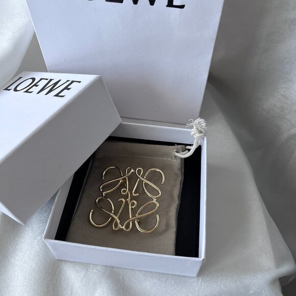Loewe Logo Brooch Suit Pin Corsage Accessories - Picture 6 of 6